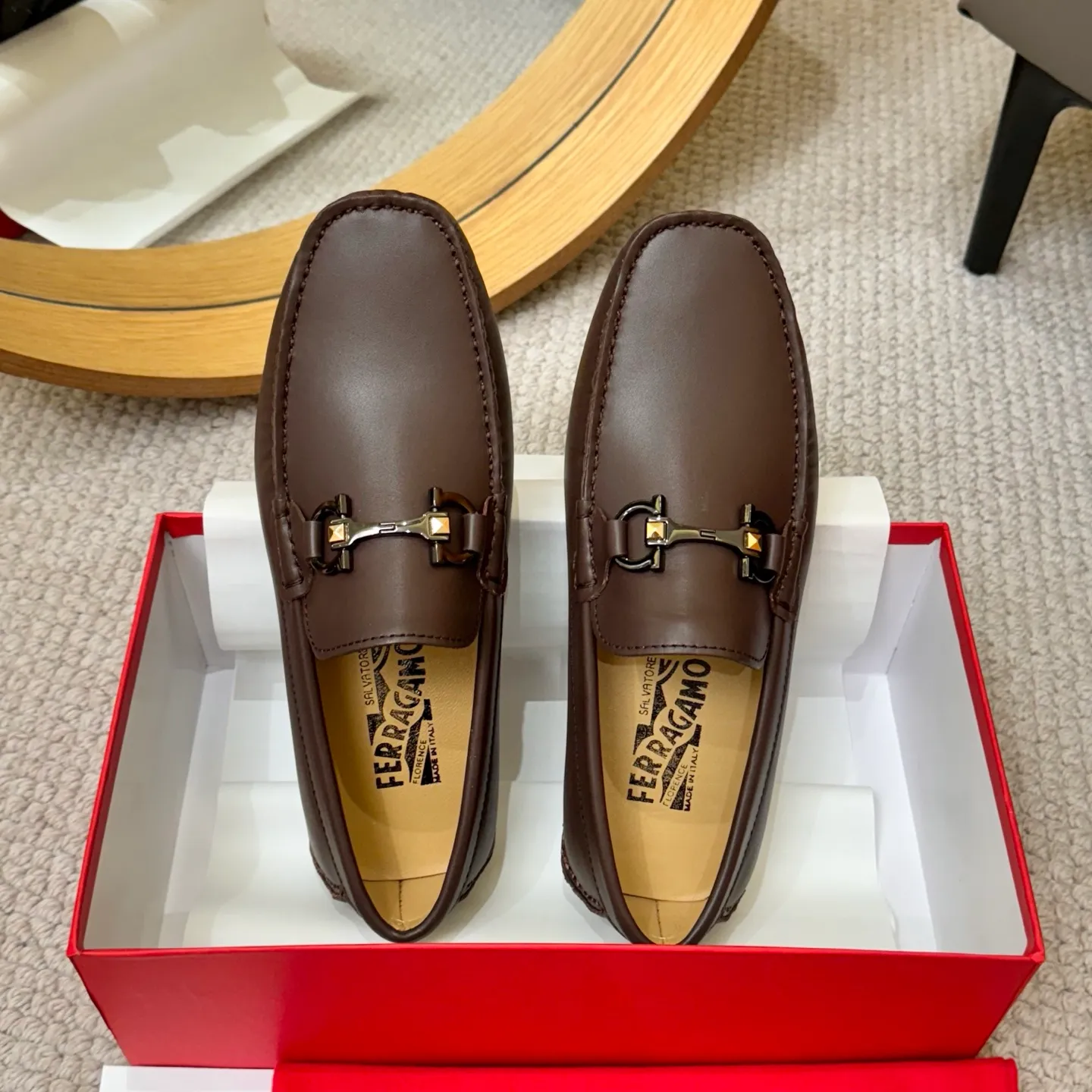 Men's men's shoes 💰420 (Yangli) Ferragamo 〰Ferragamo 2⃣️0⃣️2⃣️5️⃣ New series 👊🏻 Upper 🇮🇹 Italian imported calfskin, original outsole molding. Water-dyed sheepskin lining. The identity of every successful man is set off, and the upper and lower shoes are elegant and stable🚶🏻🚶🏻The high-end custom counter original replica is an eternal classic🔍️Number of codes: 38-46 with counter packaging